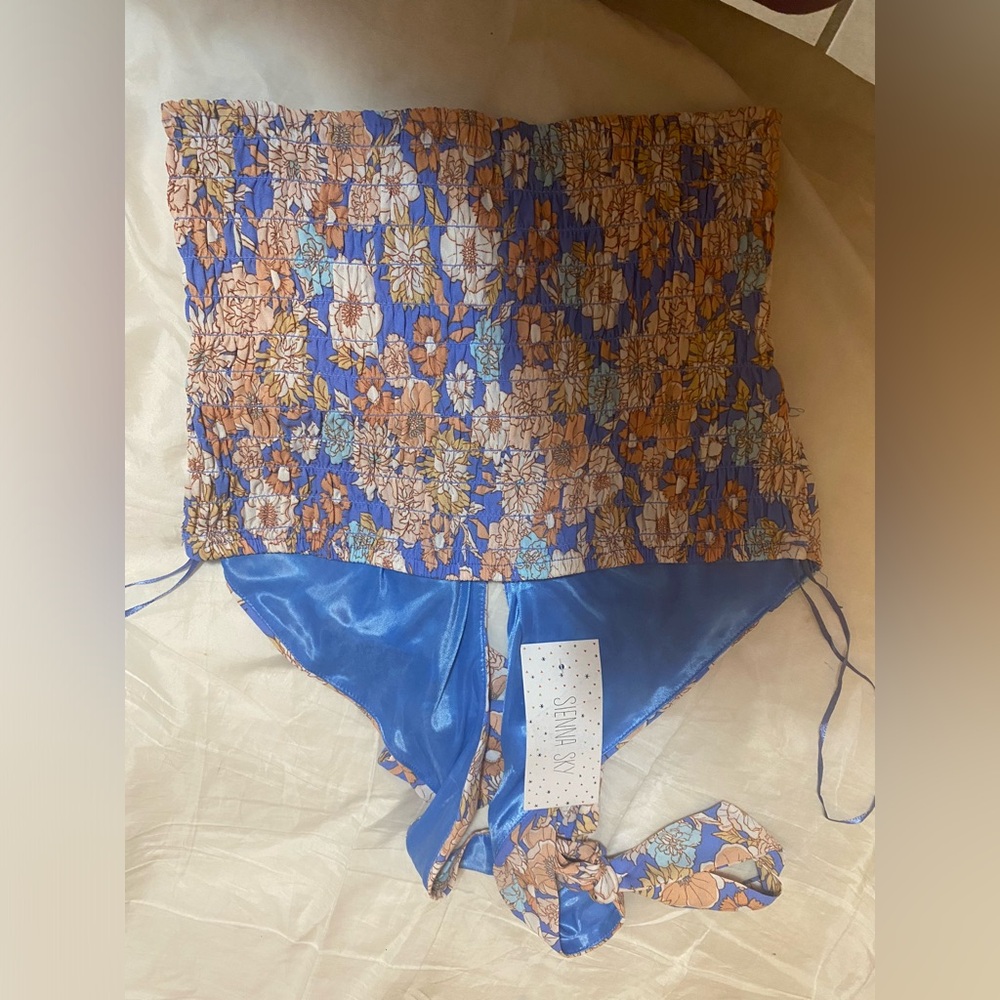 Halter top - Picture 2 of 3